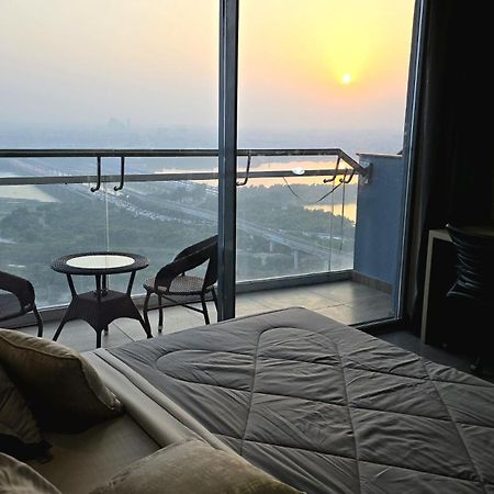 The Luxe Living Hotel Ноида Екстериор снимка
