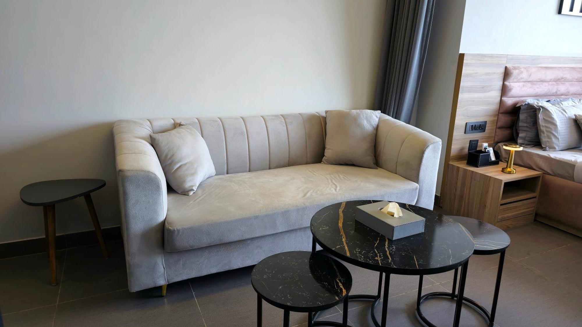 The Luxe Living Hotel Ноида Екстериор снимка