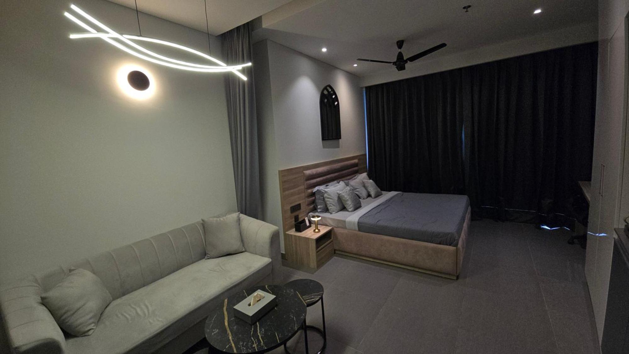 The Luxe Living Hotel Ноида Екстериор снимка
