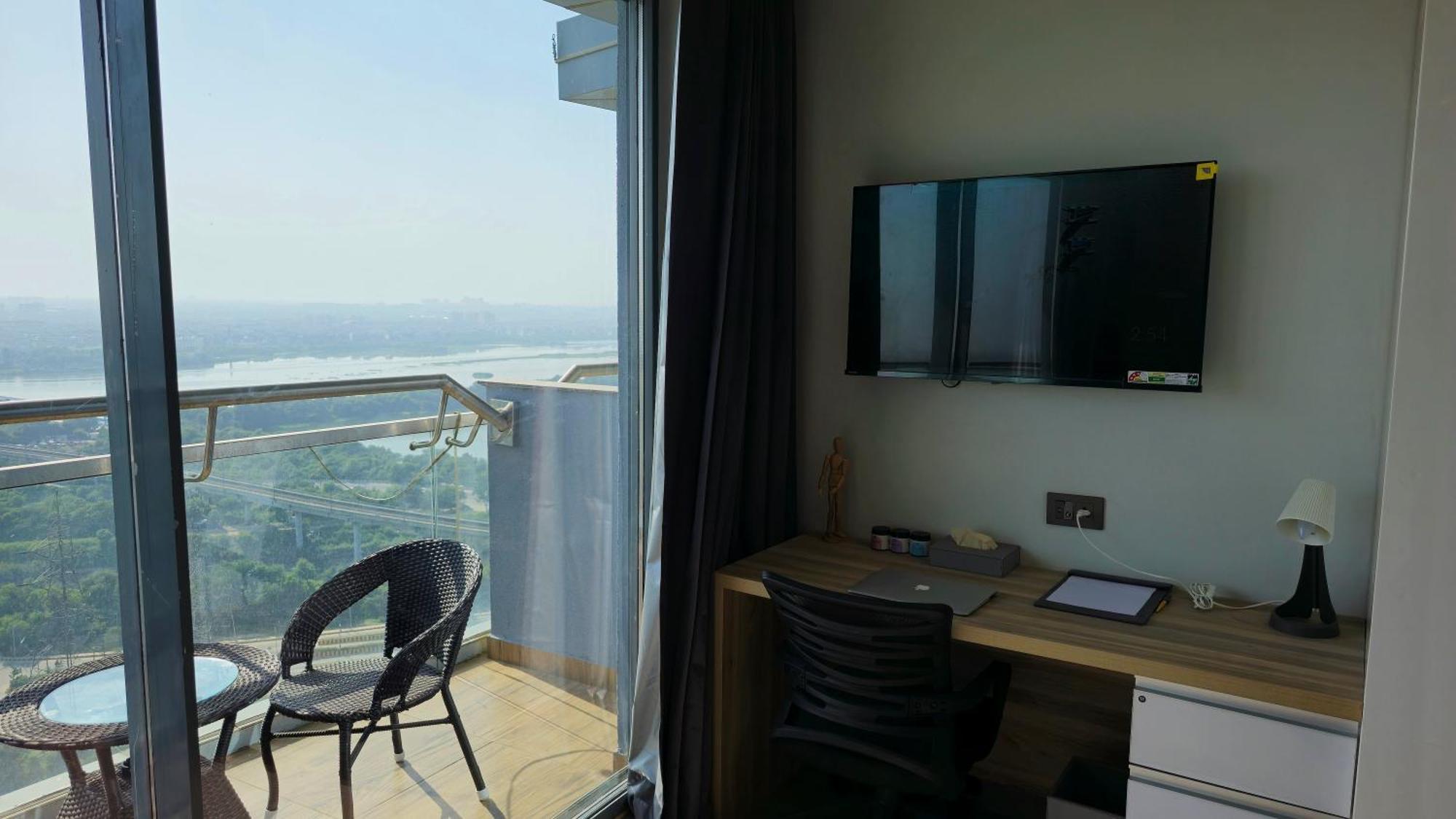The Luxe Living Hotel Ноида Екстериор снимка