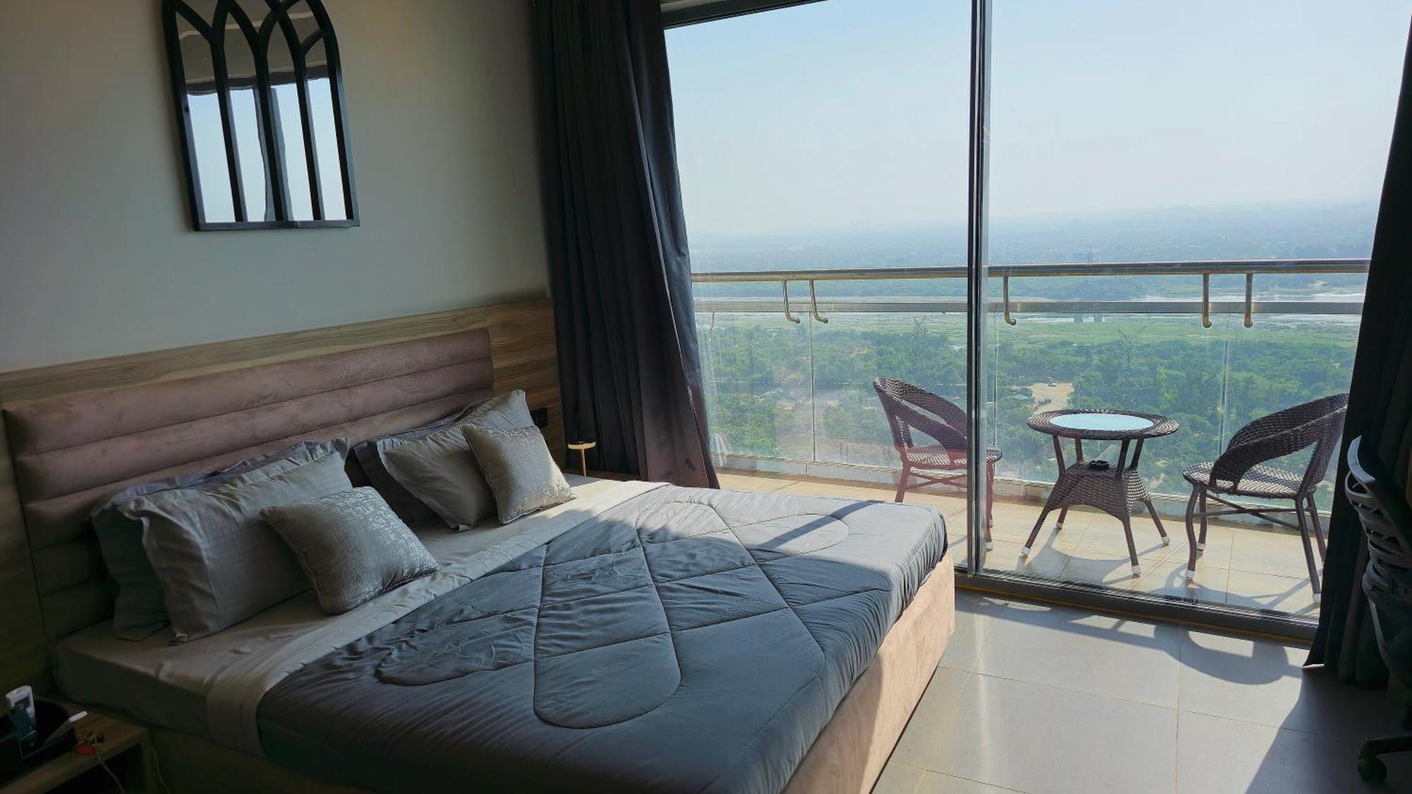 The Luxe Living Hotel Ноида Екстериор снимка