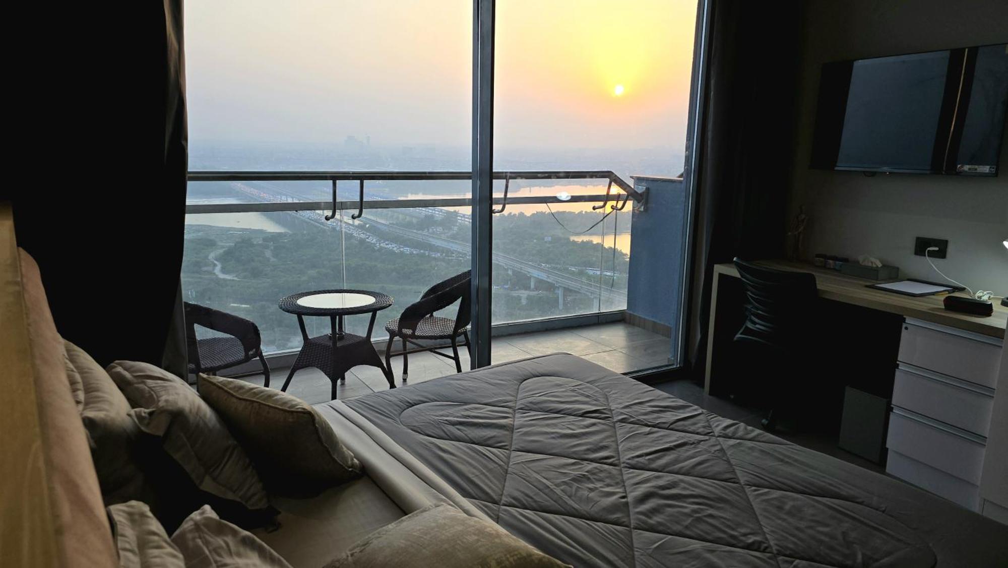 The Luxe Living Hotel Ноида Екстериор снимка